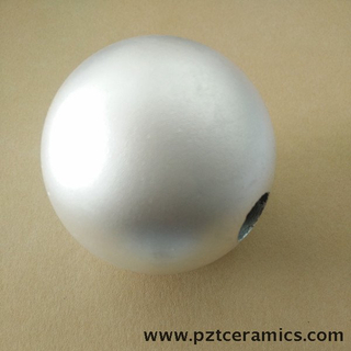 Esfera de cerâmica piezoelétrica e elemento hemi-esfero