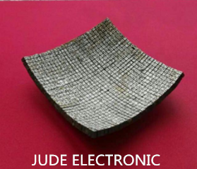 Material compósito piezoelétrico curvo